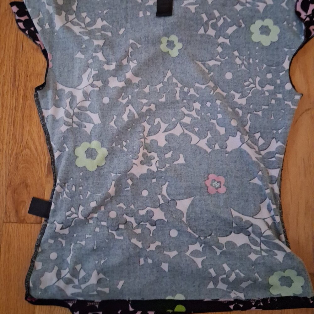 BCBG Paris Contemporary Floral Ruffle blouse - Picture 6 of 8